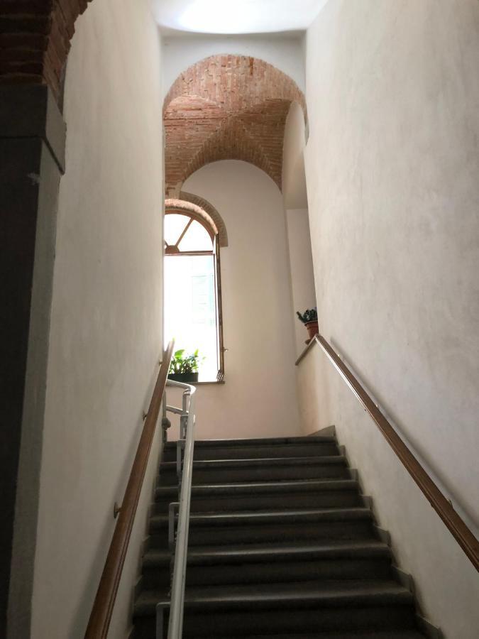 Renovated Apartment With 3 Bedrooms In An Historic Palazzo Between Port And Old Town Livorno Luaran gambar