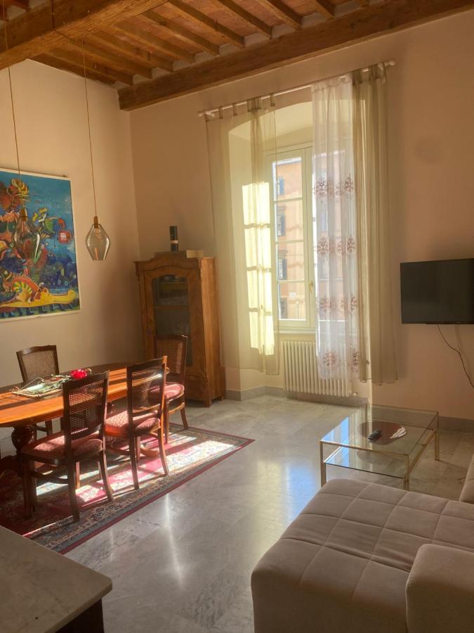 Renovated Apartment With 3 Bedrooms In An Historic Palazzo Between Port And Old Town Livorno Luaran gambar